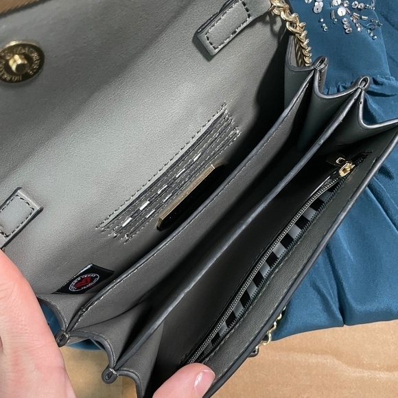 Urban Expressions Olive/Gray Crossbody - Picture 5 of 8